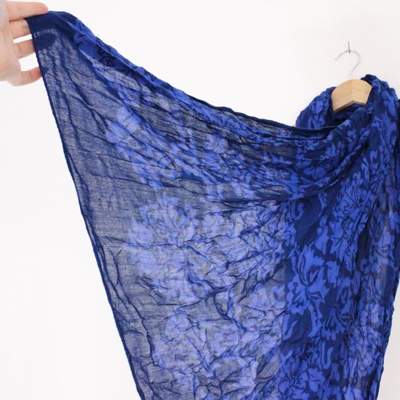 *Blue Floral Victoria Style Scarf - Picture 3 of 4